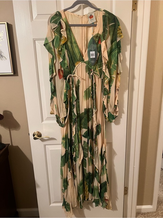 FARM Rio Dresses & Skirts - NWT FARM Rio Fresh Bananas Vibrant Green and Beige Maxi Dress Size Medium